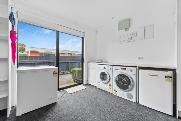 Photo of property in 32 Whiteley Street, Moturoa, New Plymouth, 4310