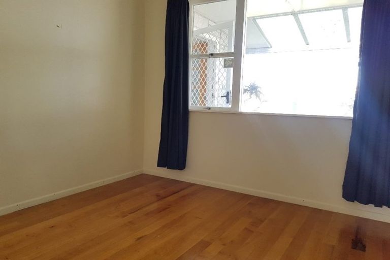 Photo of property in 12 Limmer Place, Browns Bay, Auckland, 0632