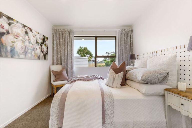 Photo of property in 2/14 Priestley Drive, Bucklands Beach, Auckland, 2014