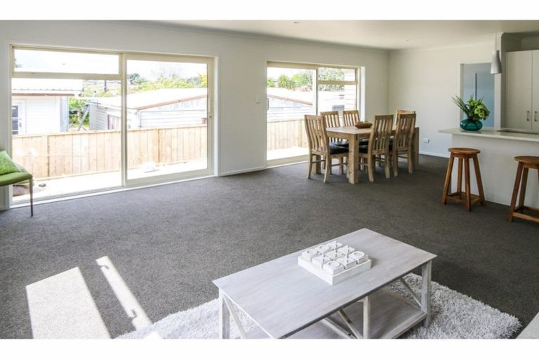 Photo of property in 8 Waitaha Close, Orewa, 0931