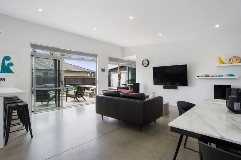 Photo of property in 17 Surfers Avenue, Waihi Beach, 3611