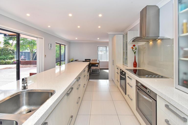 Photo of property in 56 Lothian Brae, Wattle Downs, Auckland, 2103