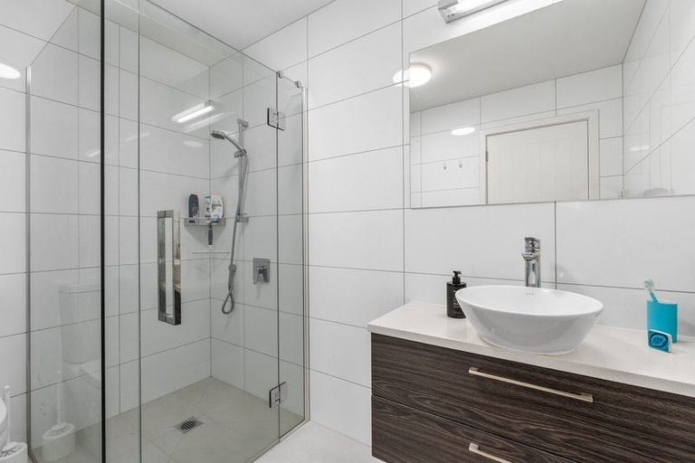 Photo of property in 1 Ocean View Terrace, Orewa, 0931