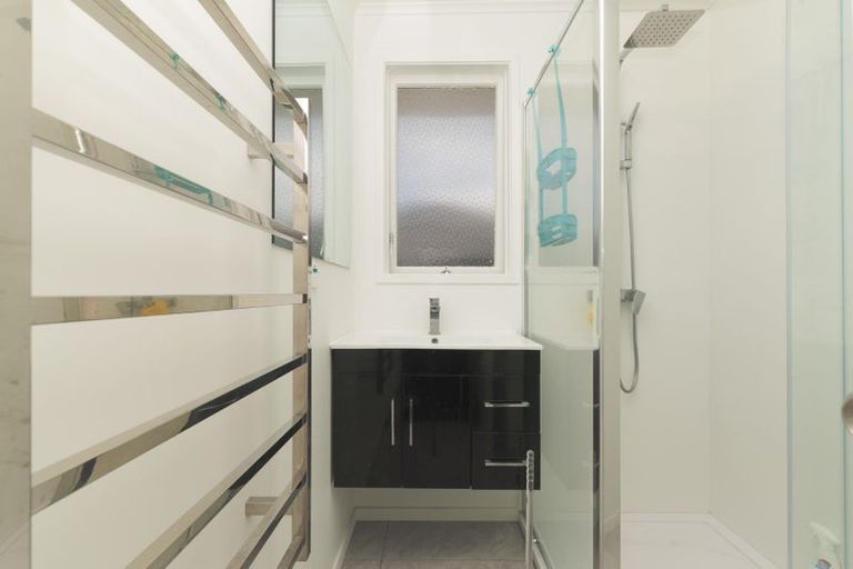 Photo of property in 18 Blue Way, Glendene, Auckland, 0602