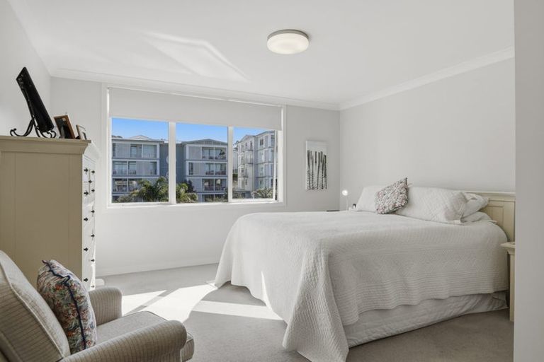 Photo of property in 37 Parkside Drive, Orewa, 0931