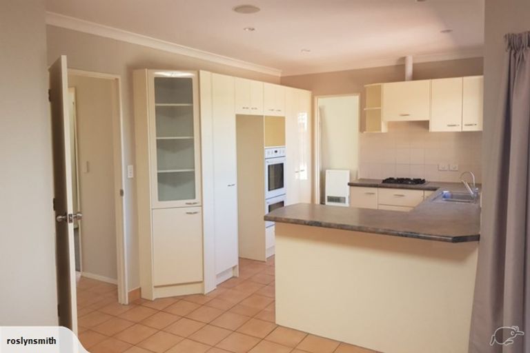 Photo of property in 16 Rathmar Drive, Manurewa, Auckland, 2105