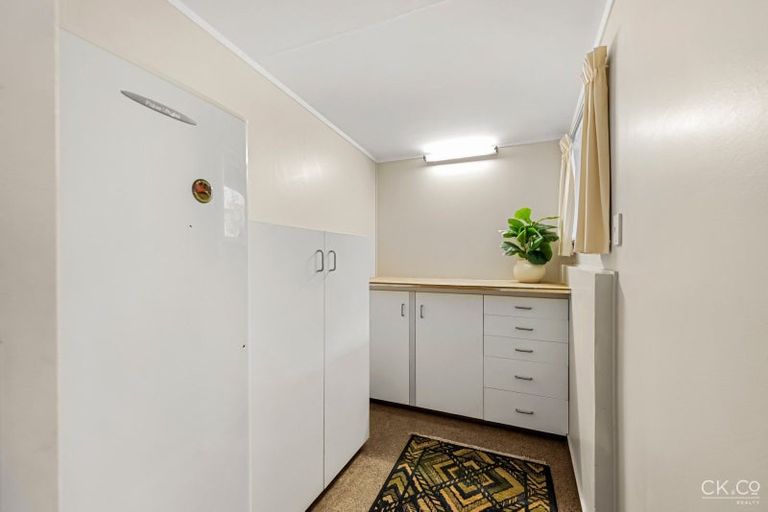 Photo of property in 224 Dowse Drive, Maungaraki, Lower Hutt, 5010