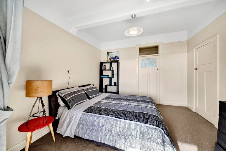 Photo of property in Devonport Apartments, 3/127 Saint Aubyn Street, New Plymouth, 4310