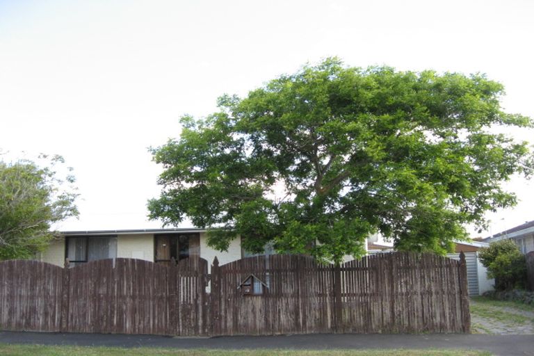 Photo of property in 1b Tamarisk Place, Parklands, Christchurch, 8083