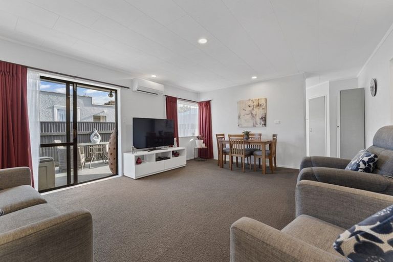 Photo of property in 35 Rewa Street, Takaro, Palmerston North, 4412