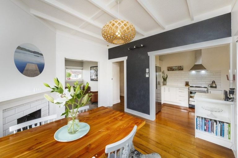 Photo of property in 17 Chelwood Street, Takaro, Palmerston North, 4412