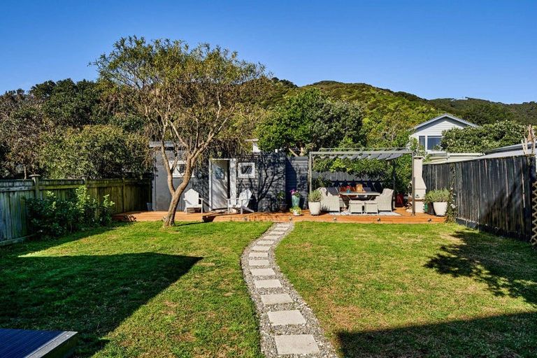 Photo of property in 147 Marine Parade, Eastbourne, Lower Hutt, 5013
