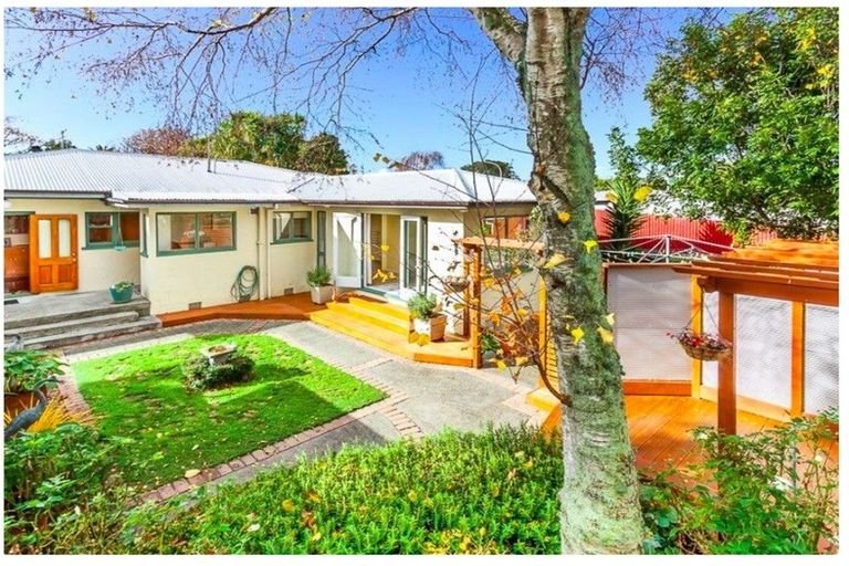 Photo of property in 7 Trent Avenue, Hokowhitu, Palmerston North, 4410