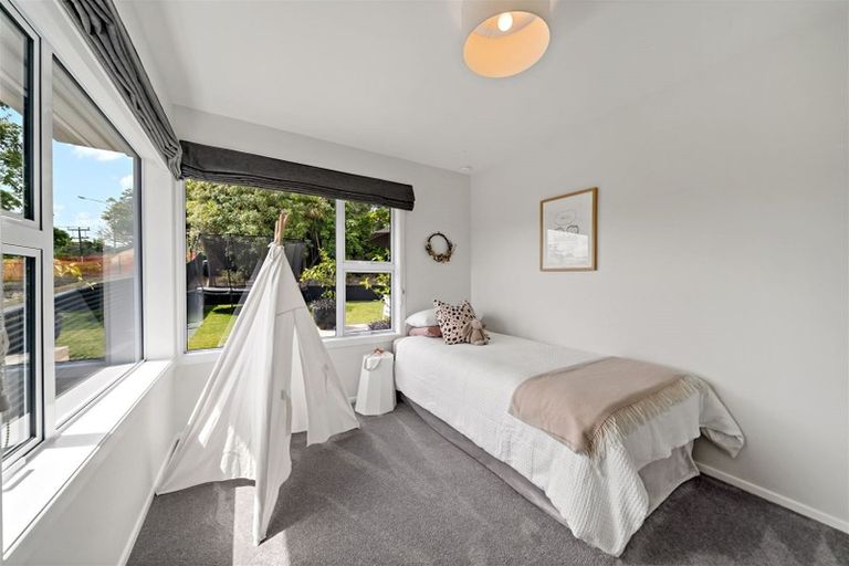 Photo of property in 4 Kororo Street, Northcote, Auckland, 0627