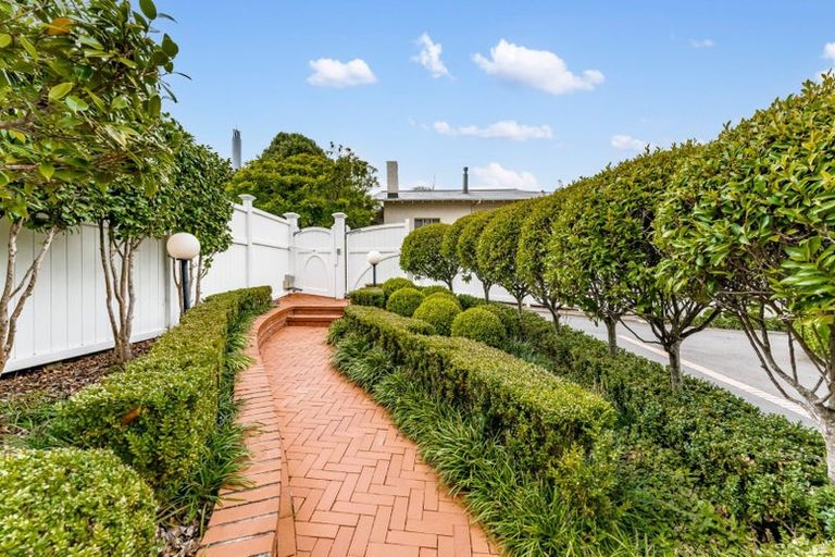 Photo of property in 65 Marine Parade, Herne Bay, Auckland, 1011