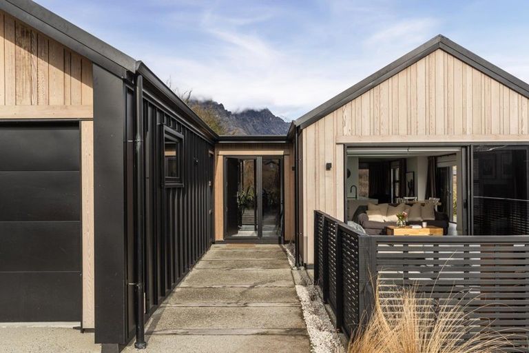 Photo of property in 7 Kerrera Lane, Jacks Point, Queenstown, 9371