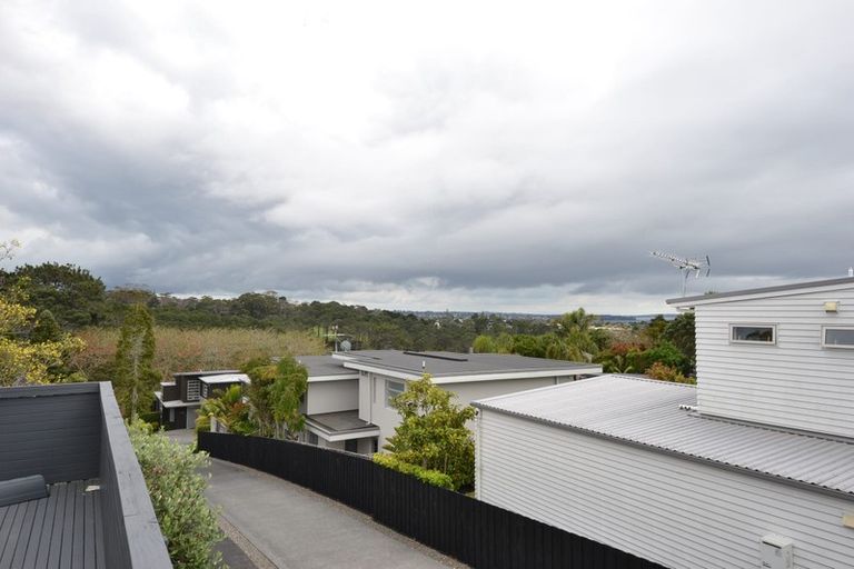 Photo of property in 2/42 Aberdeen Road, Campbells Bay, Auckland, 0620
