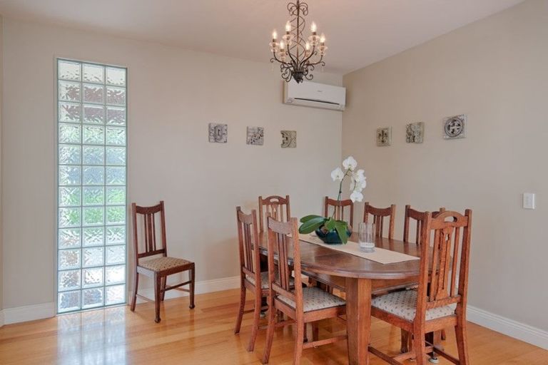 Photo of property in 1/42 Churchill Road, Murrays Bay, Auckland, 0630