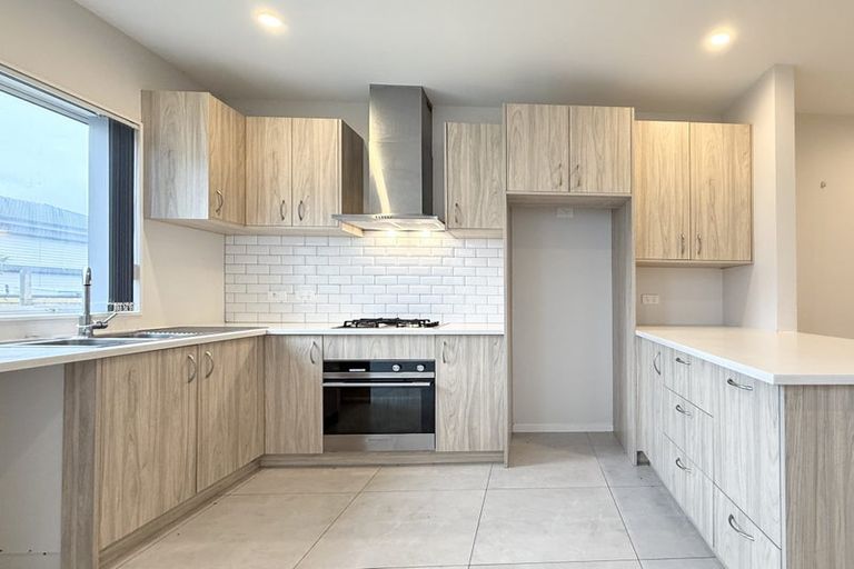 Photo of property in 6 Riroriro Close, Papakura, 2110