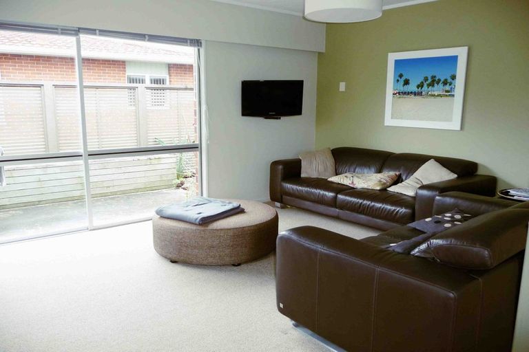 Photo of property in 2/237 Courtenay Street, Strandon, New Plymouth, 4312