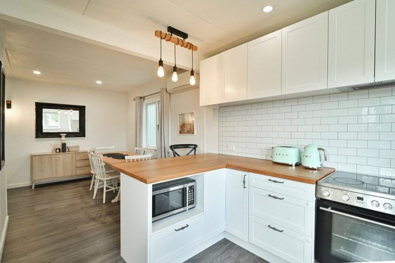 Photo of property in 433 Dalcross Street, Mayfair, Hastings, 4122