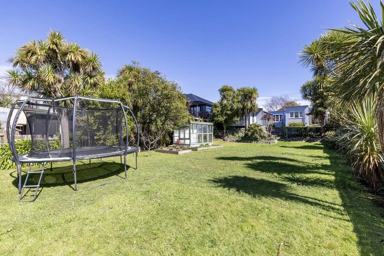 Photo of property in 5 Dale Road, Raumati South, Paraparaumu, 5032