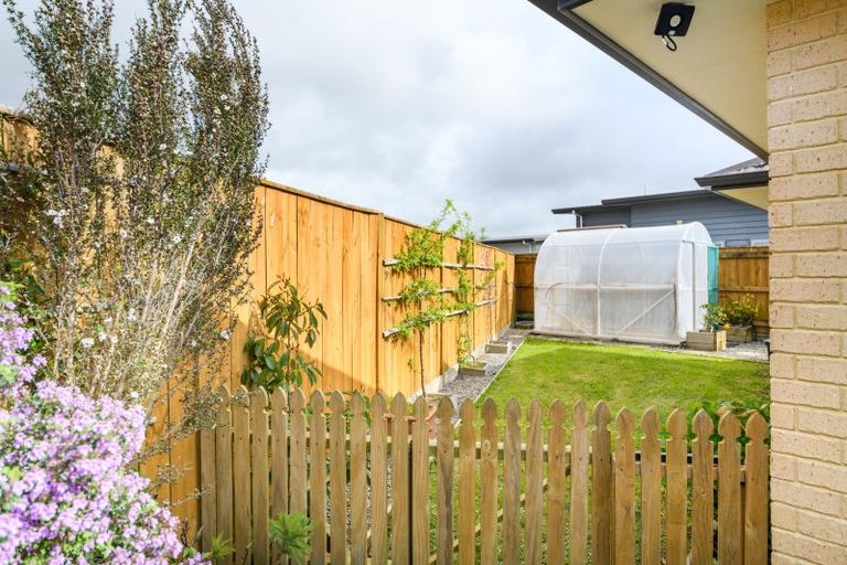 Photo of property in 98 Rosalie Terrace, Kelvin Grove, Palmerston North, 4414