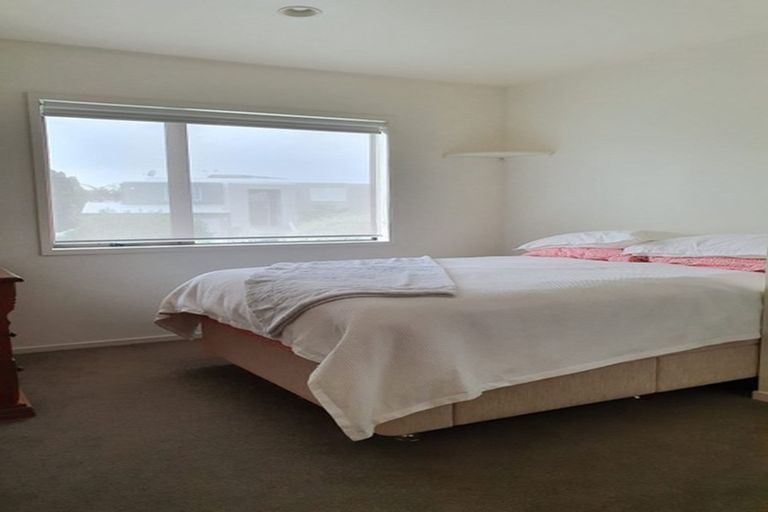 Photo of property in 1/32 Beach Road, Castor Bay, Auckland, 0620