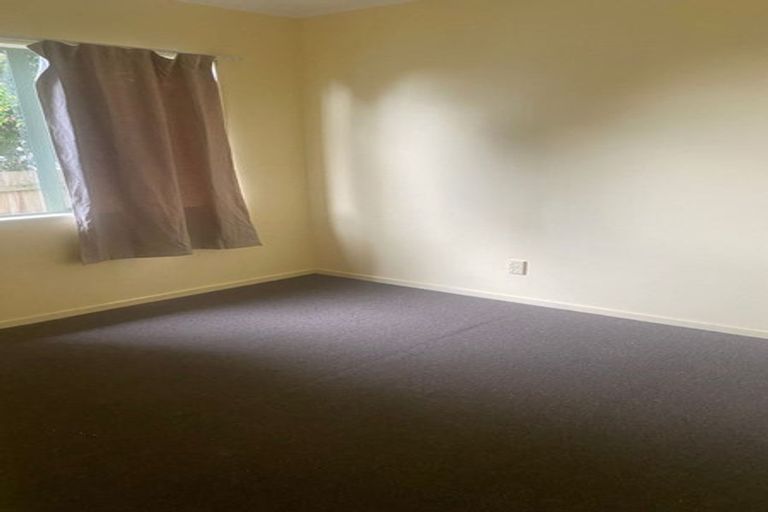 Photo of property in 4/8 Eulogy Place, Randwick Park, Auckland, 2105