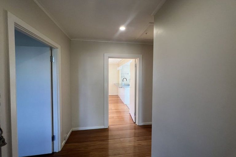 Photo of property in 1/9 Corrella Road, Belmont, Auckland, 0622