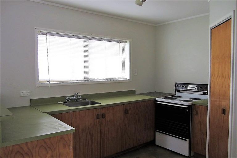 Photo of property in 1/20 Corolu Place, Conifer Grove, Takanini, 2112