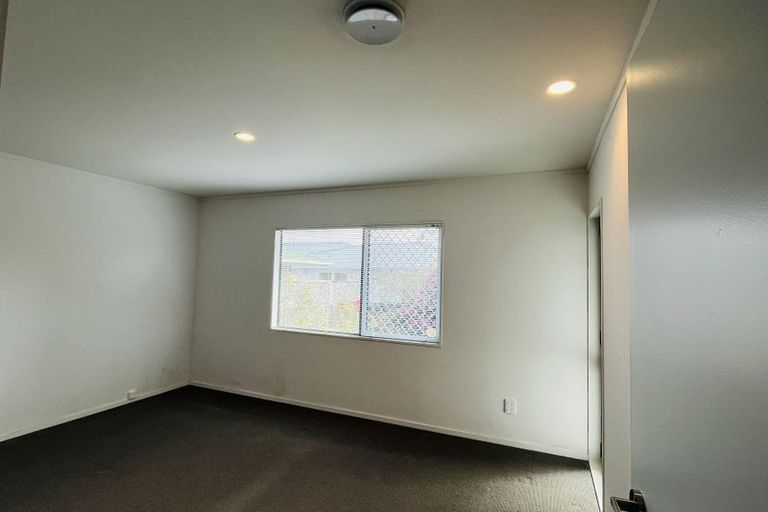 Photo of property in 2/13 Trinidad Road, Sunnynook, Auckland, 0620