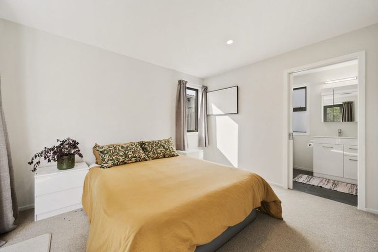 Photo of property in 208a Queens Drive, Lyall Bay, Wellington, 6022