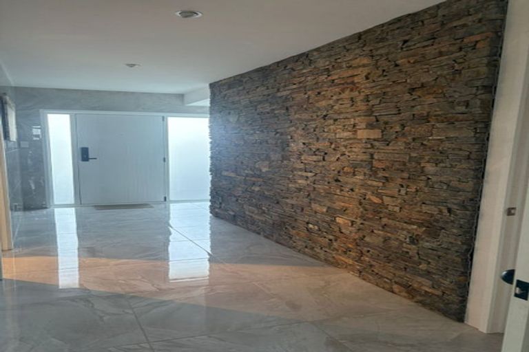 Photo of property in 2/35 Bramley Drive, Farm Cove, Auckland, 2012