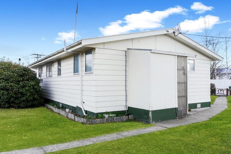 Photo of property in 12 Sealy Street, Twizel, 7901