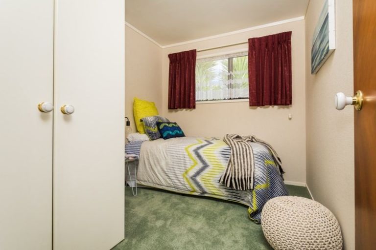 Photo of property in 2/40 Toroa Street, Torbay, Auckland, 0630