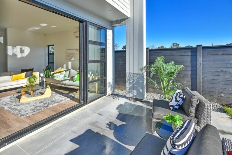 Photo of property in 22 Tapuwae Way, Mangere Bridge, Auckland, 2022