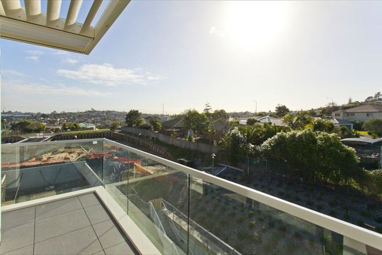 Photo of property in Apollo Apartments, 409/46 Rosedale Road, Rosedale, Auckland, 0632