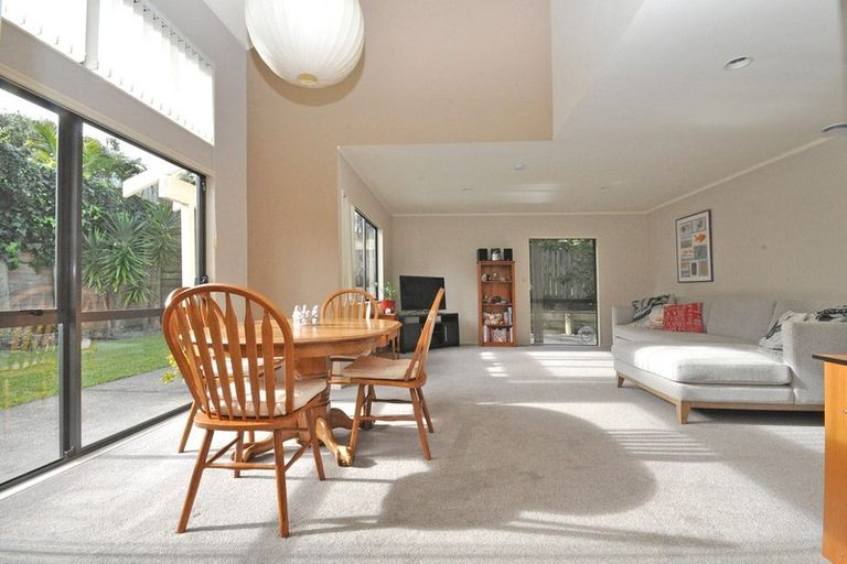 Photo of property in 2/65 Donald Street, Stanmore Bay, Whangaparaoa, 0932