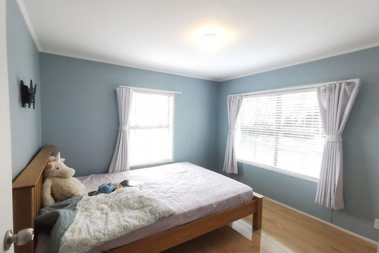 Photo of property in 17 Palmetto Place, Goodwood Heights, Auckland, 2105