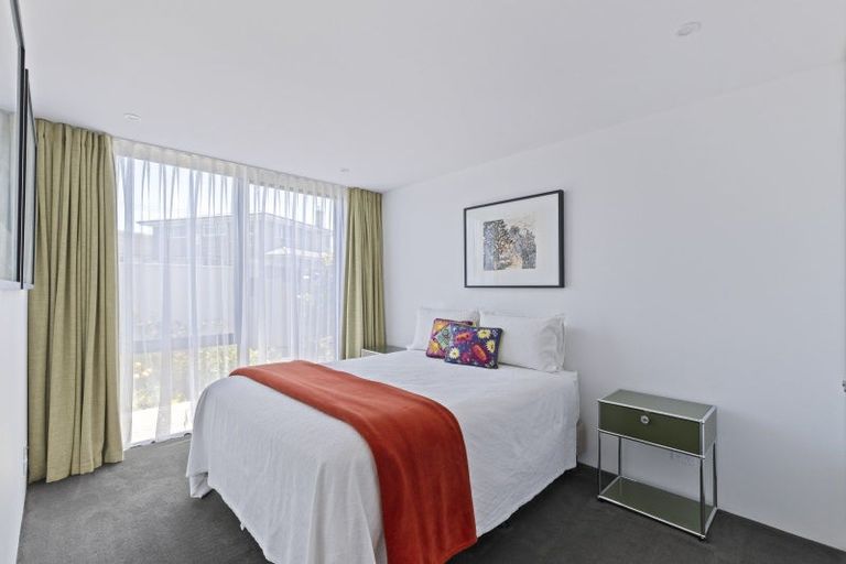 Photo of property in 5 Barrett Road, Spotswood, New Plymouth, 4310