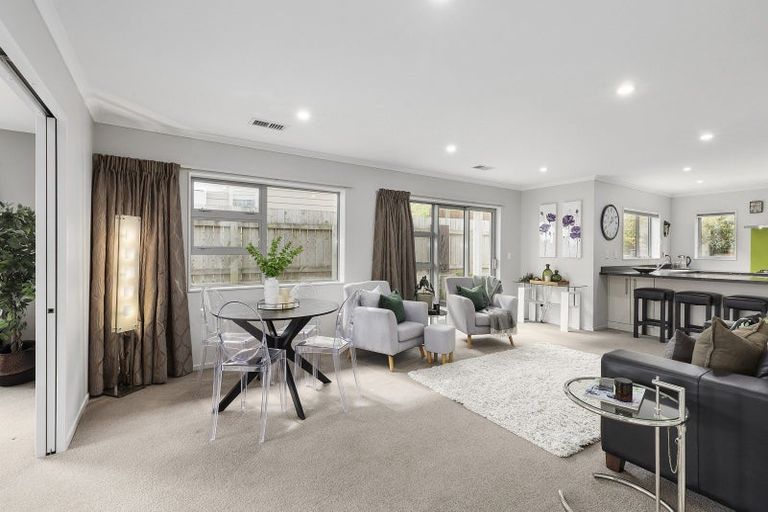 Photo of property in 32 Havana Rise, Grenada Village, Wellington, 6037