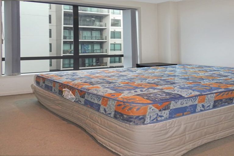 Photo of property in The Docks Apartments, 321/6 Dockside Lane, Auckland Central, Auckland, 1010