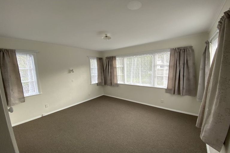 Photo of property in 1/158 Newlands Road, Newlands, Wellington, 6037