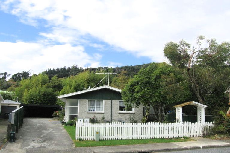 Photo of property in 1/15 Deller Grove, Silverstream, Upper Hutt, 5019