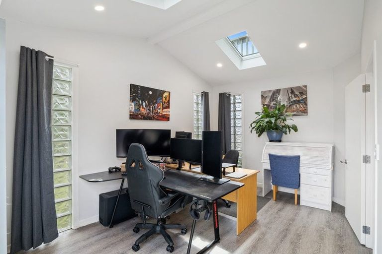 Photo of property in 16 Okura River Road, Okura, Albany, 0792