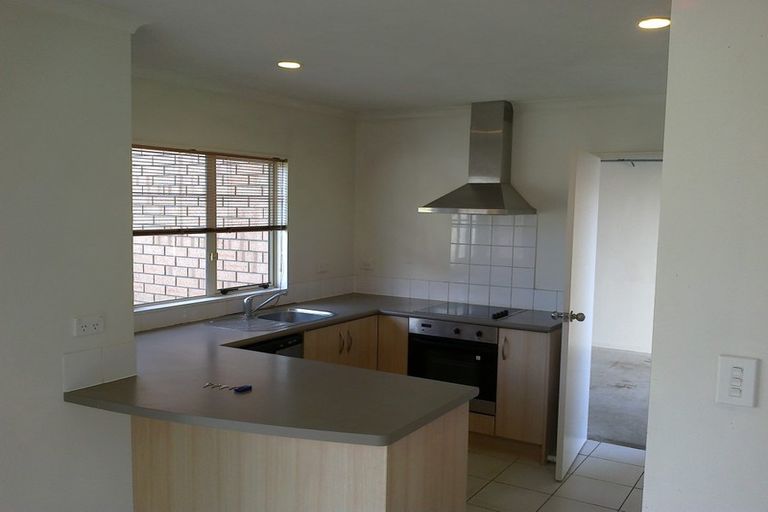 Photo of property in 36 Brashier Circle, Sunnyvale, Auckland, 0612