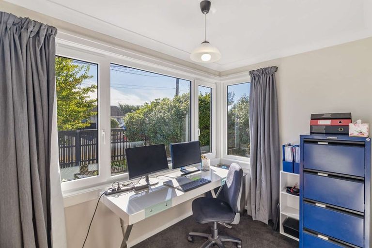 Photo of property in 16 Bateman Avenue, Bryndwr, Christchurch, 8053