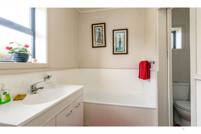 Photo of property in 2 Ashbury Avenue, Waimataitai, Timaru, 7910