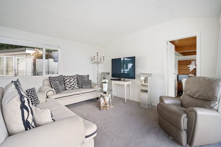 Photo of property in 14 Saint Andrews Hill Road, Mount Pleasant, Christchurch, 8081